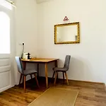 Vaj Bisztro Es Vendeghaz *