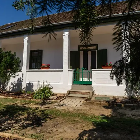 Vaj Bisztro Es Vendeghaz * Palkonya