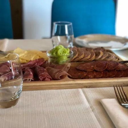 Vaj Bisztró és Appartamento Palkonya