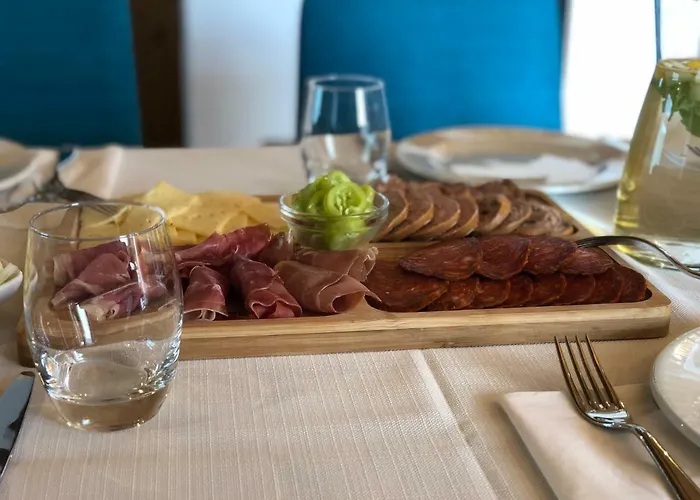Vaj Bisztró és Apartamento Palkonya